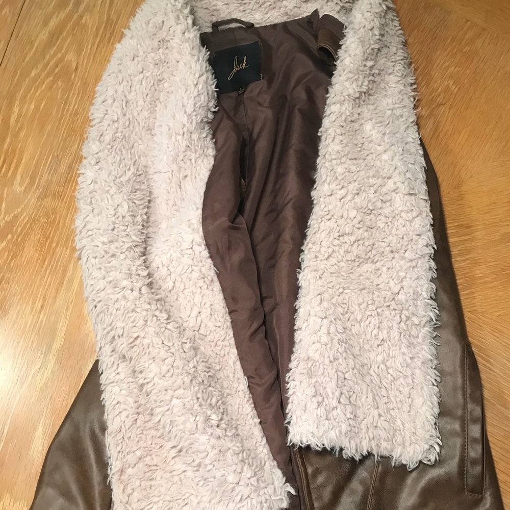 Jack- Size Large vest. Very comfortable!